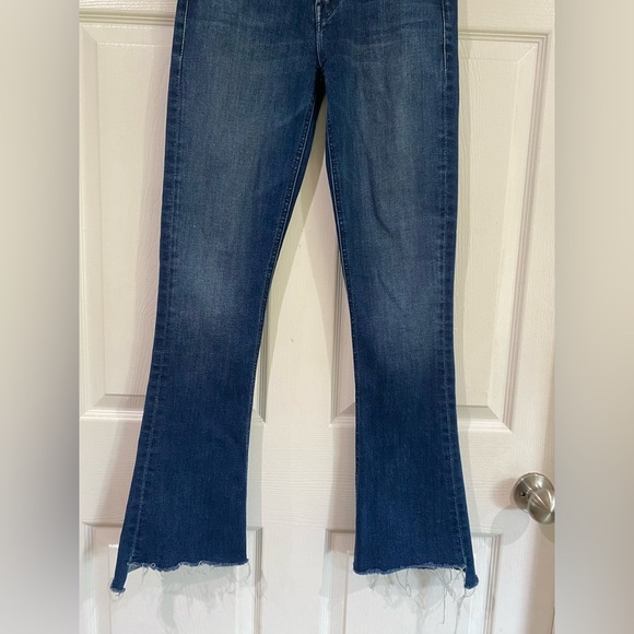 Mother The Runaway Step Fray Flare Jeans in Mañana Mi Amor Dark Wash Size 26 - Picture 5 of 14